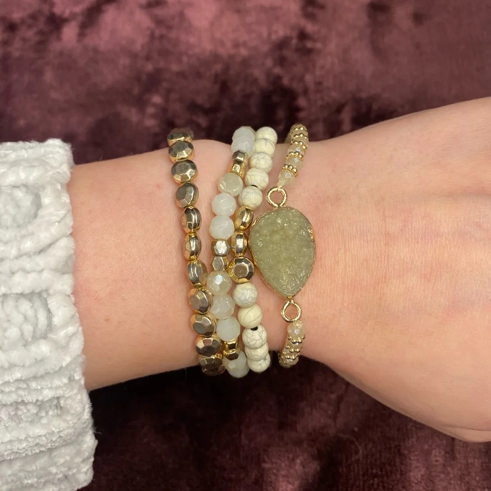 4 elastic bracelets - Picture 1 of 2